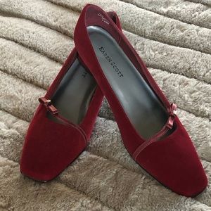 👠 Sale $2/20🛍NWT Velvet Pumps with rhinestone